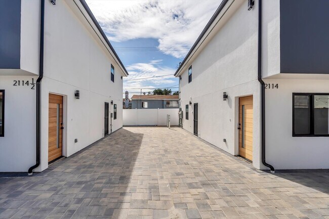 Foto del edificio - 2114 E 2nd St