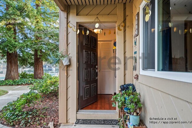 Building Photo - 6090 Calle De Amor