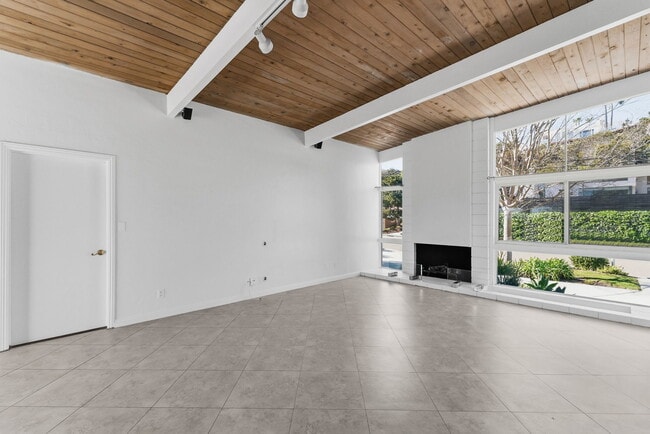 Building Photo - 8335 Sugarman Dr