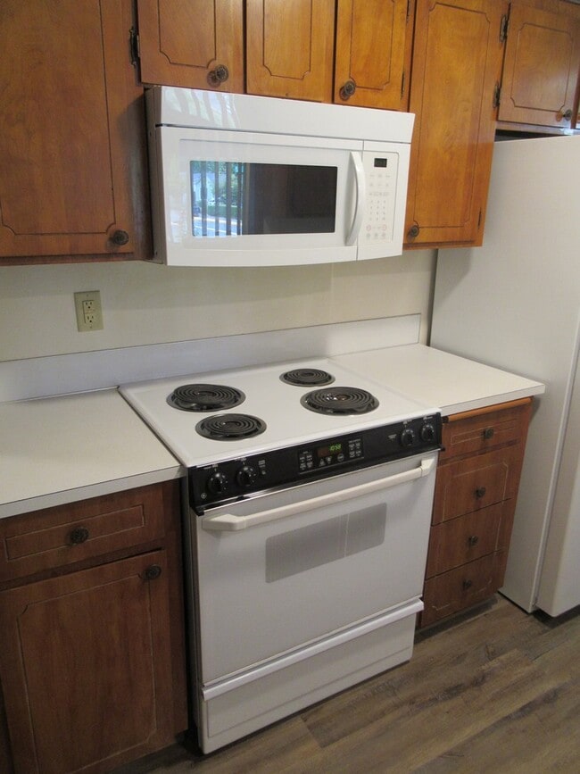 Foto del edificio - Three Bedroom Duplex in South Salem