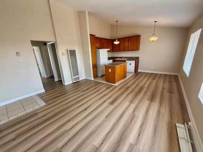 Building Photo - TRAFFICE CIRCLE- EASTSIDE LONG BEACH CONDO...