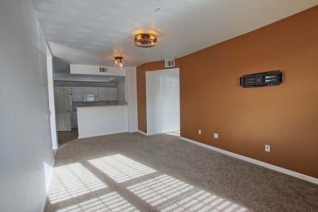 Building Photo - 12766 Ironstone Way #104