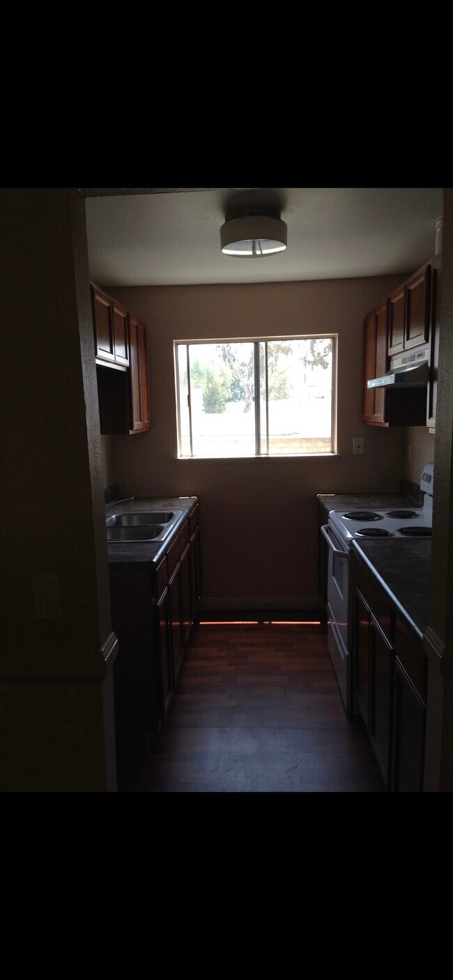 Building Photo - 619 N Bristol St