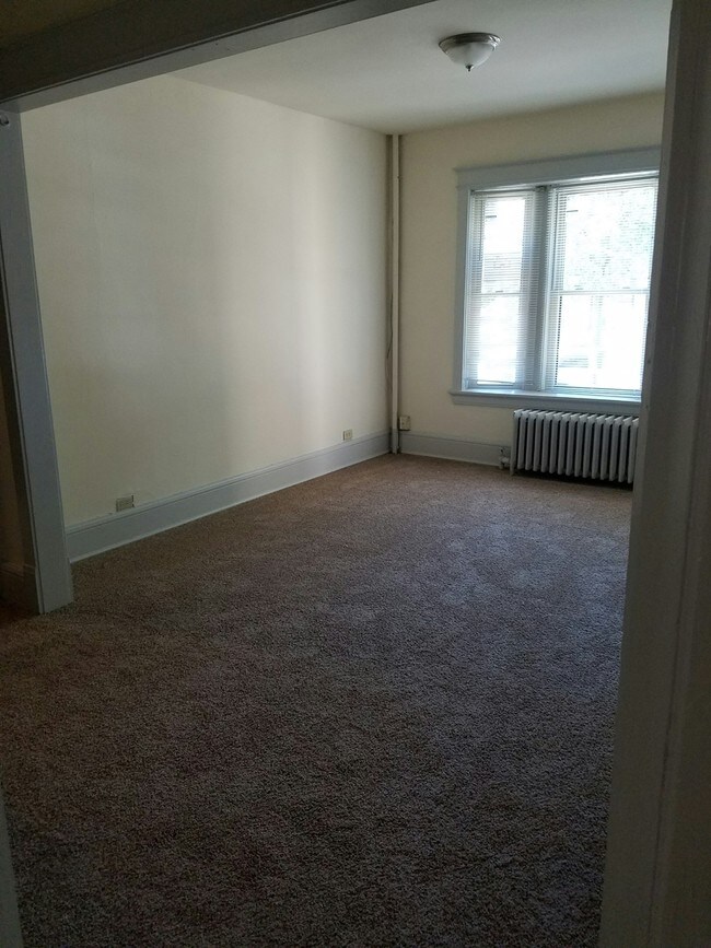 Interior Photo - 1504 W Kilbourn Ave
