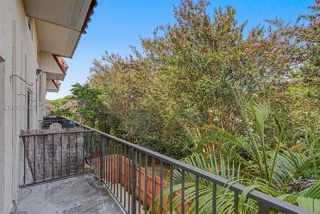 Building Photo - 6709 N Kendall Dr