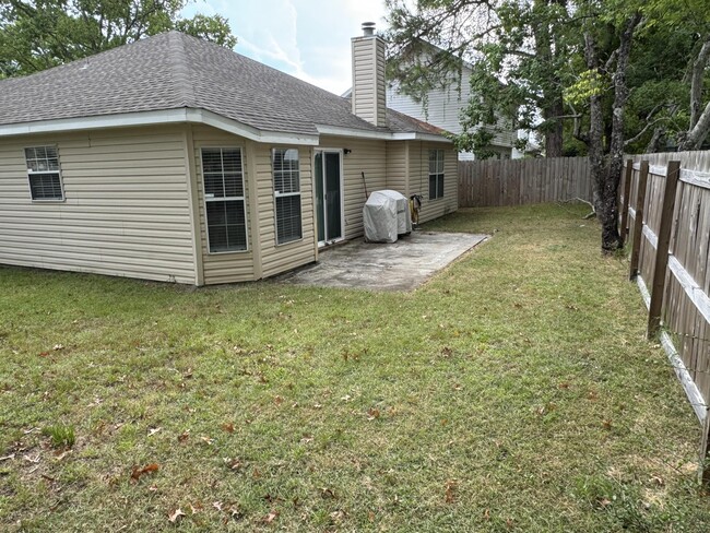 Building Photo - 1875 Whispering Oaks Ln