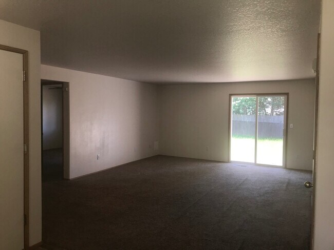Foto del edificio - This one level charmer won't last long! 3 ...