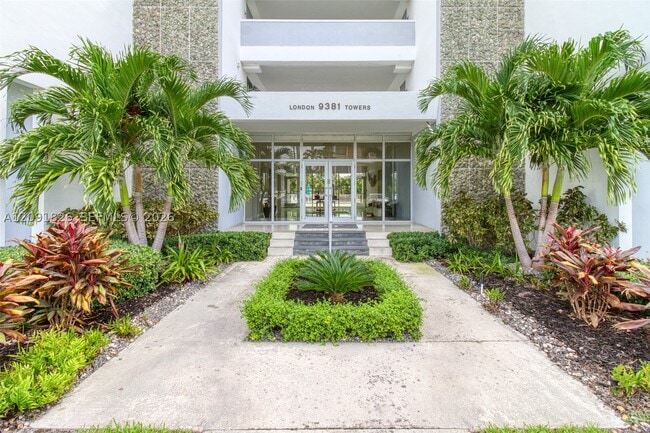 Building Photo - 9381 E Bay Harbor Dr
