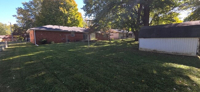 Building Photo - 3 Bedrooms! 2 bathrooms! Fenced yard, $1,495! Exceptional Location!!