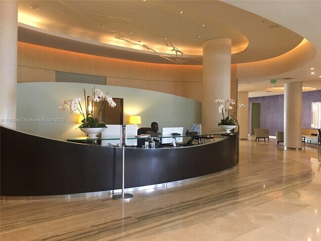 Foto del edificio - 10275 Collins Ave