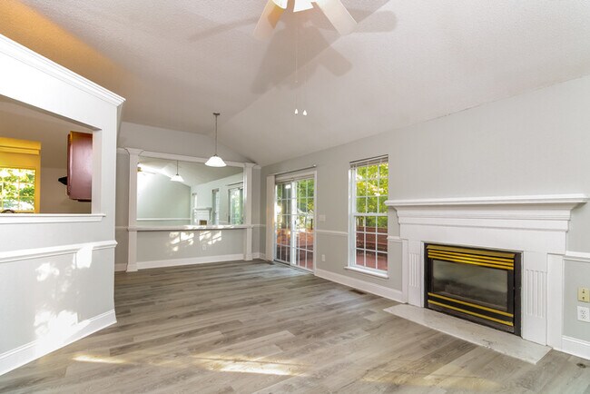 Building Photo - Gorgeous 3 Bedroom Home