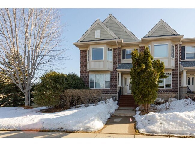 Foto del edificio - 8451 Forestview Ln N