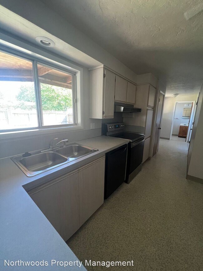 Building Photo - 3 br, 1.5 bath House - 2677 Summer Lane