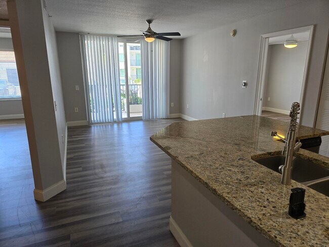 Building Photo - 701 Villa Cir