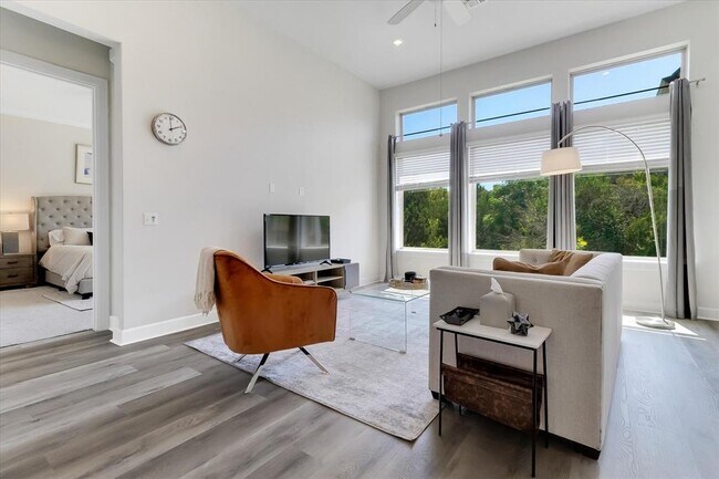 Foto del edificio - 5820 Harper Park Dr