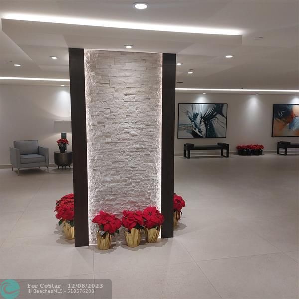 Foto del edificio - 777 Bayshore Dr