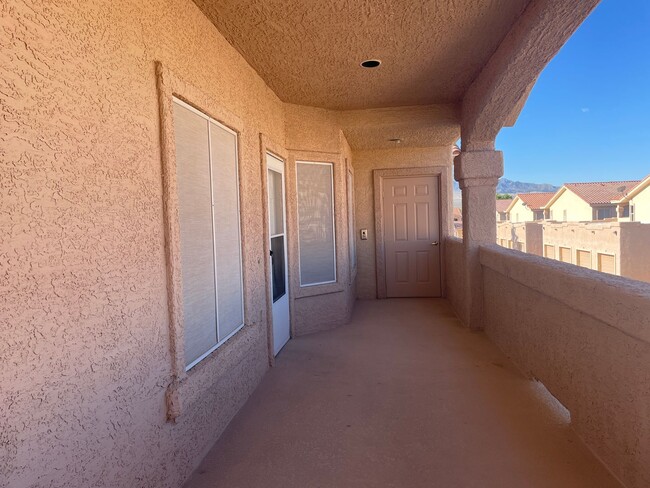 Building Photo - Sandstone - Condo