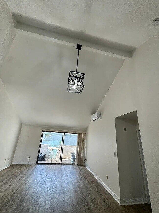 Foto del edificio - "Charming 1-Bedroom Retreat in Naperville - Perfect for Comfortable Living!"