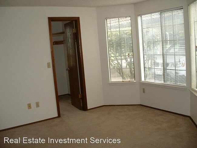 Building Photo - 2 br, 2 bath Apartment - 3731 S Orchard St...