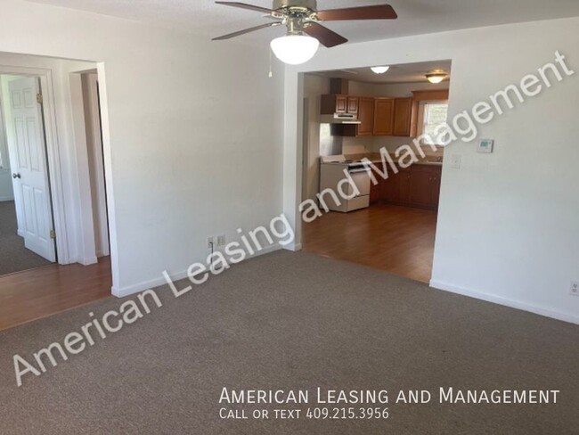 Building Photo - Cozy 2-Bedroom 1-Bath Duplex Unit Availabl...