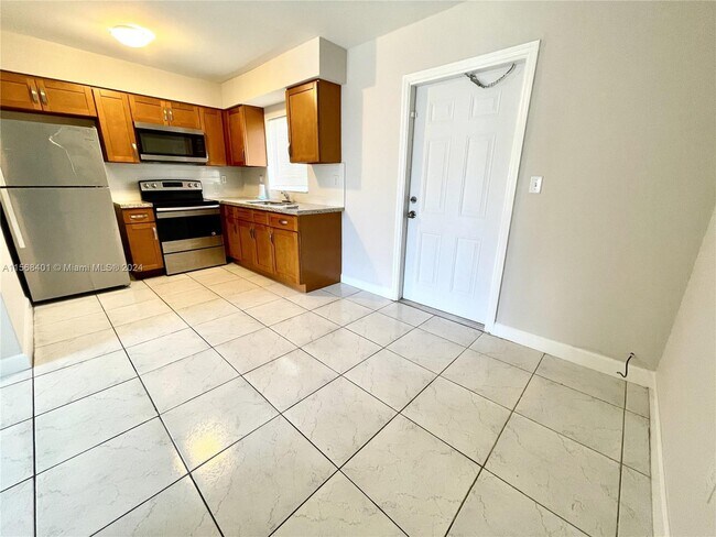 Building Photo - 7561 Venetian St