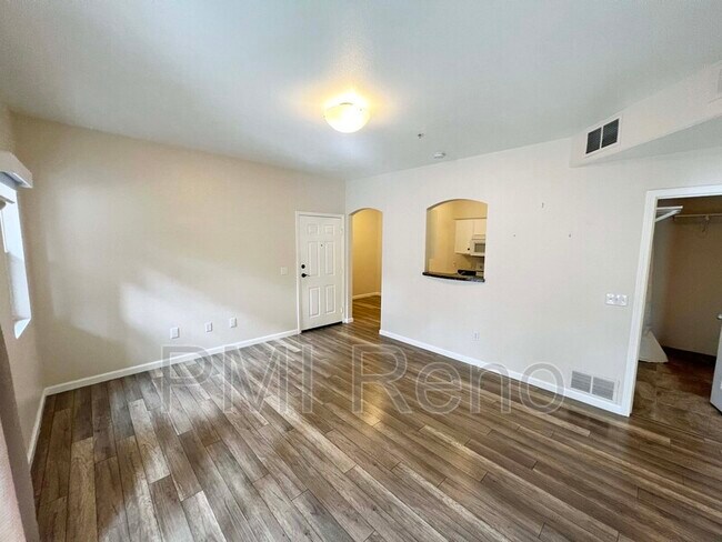 Foto del edificio - 6850 Sharlands Ave.