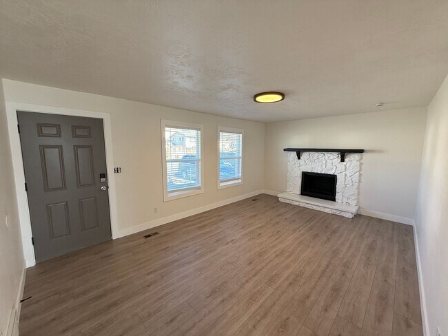 Building Photo - Five Bedroom Home, 2600 sq ft,  West Jordan, $3000/month, Fenced Yard