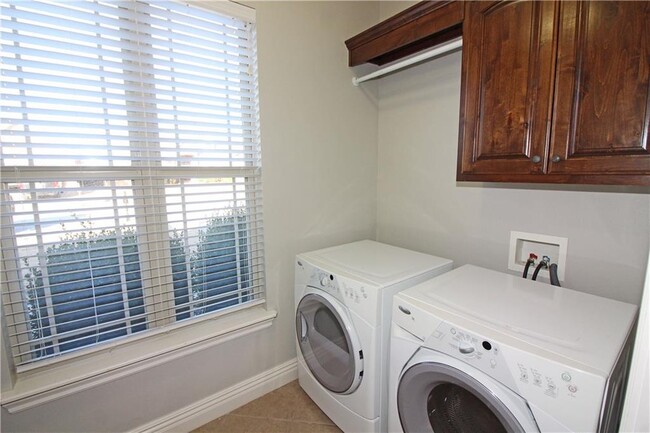 Building Photo - 6502 Hearth Falls Dr