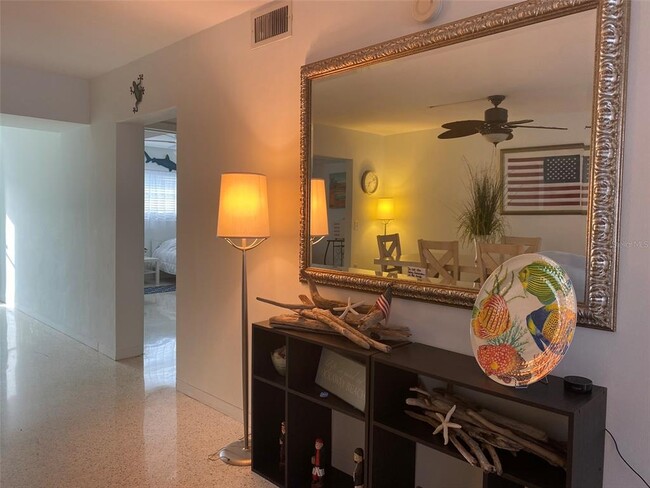 Foto del edificio - 6161 Gulf Winds Dr