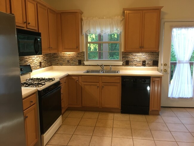 Building Photo - 2426 Rochester Rd