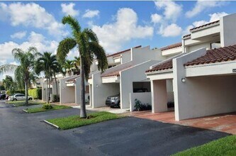 Building Photo - 6667 Racquet Club Dr