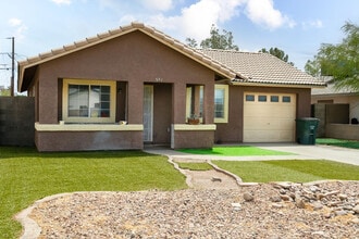 Building Photo - 541 W Melrose Dr