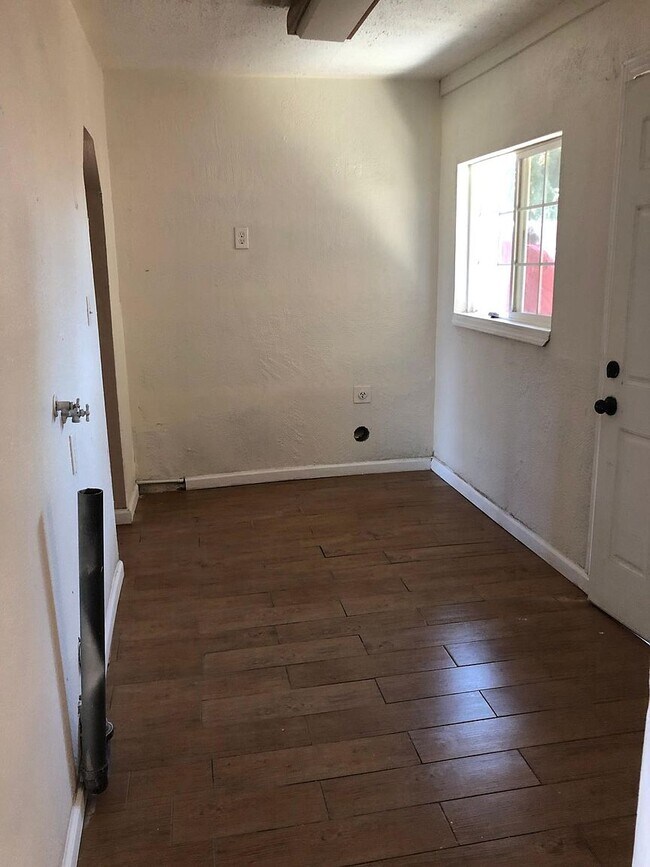 Building Photo - 260 El Camino Ave