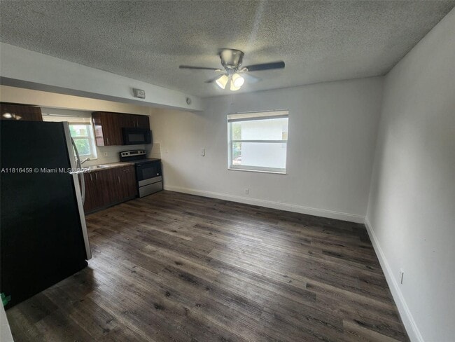 Building Photo - 4117 Woodside Dr