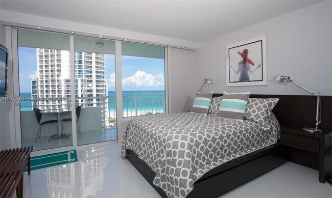 Foto del edificio - 400 South Pointe Dr