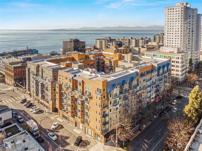 Foto del edificio - 2415 2nd Ave