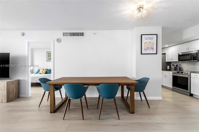 Building Photo - 6917 Collins Ave