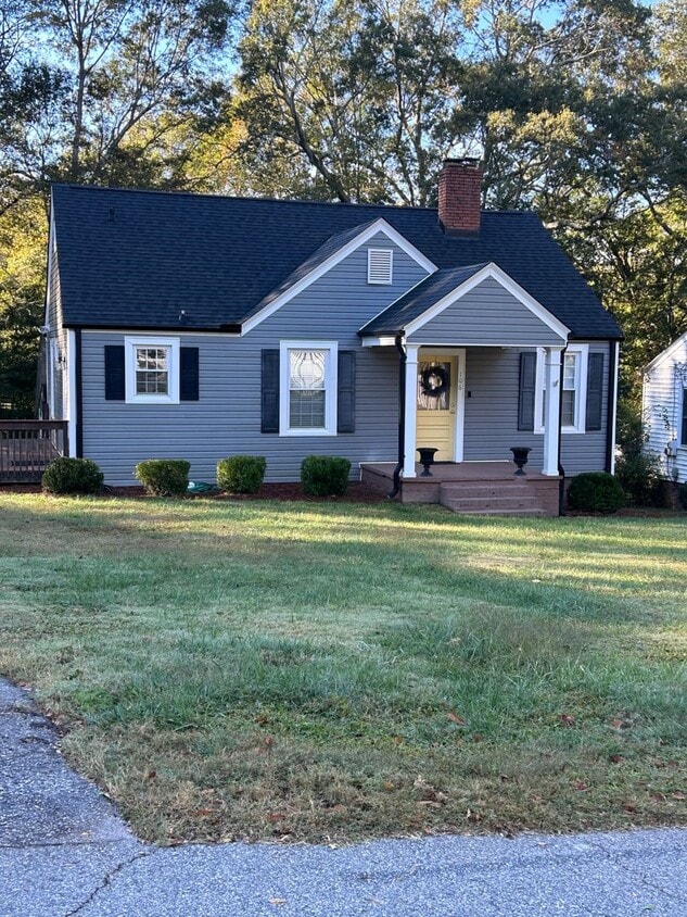 Primary Photo - Greenville, 3BD/1BA, 1024+/-SF