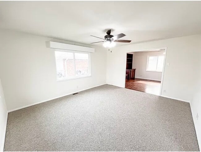 Foto del edificio - 143 Ramblewood Rd