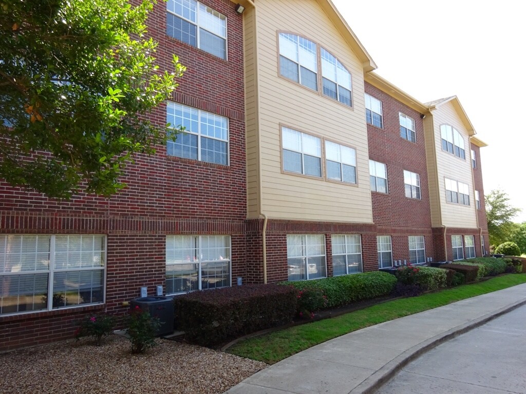 Lewisville Estates Senior Living at Ease Apartments Lewisville, TX