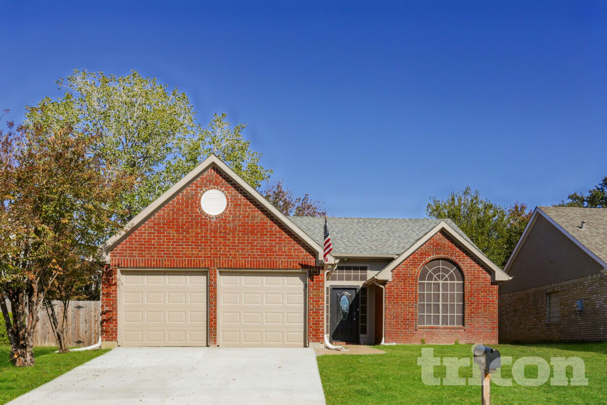 Foto principal - 10224 Long Rifle Dr