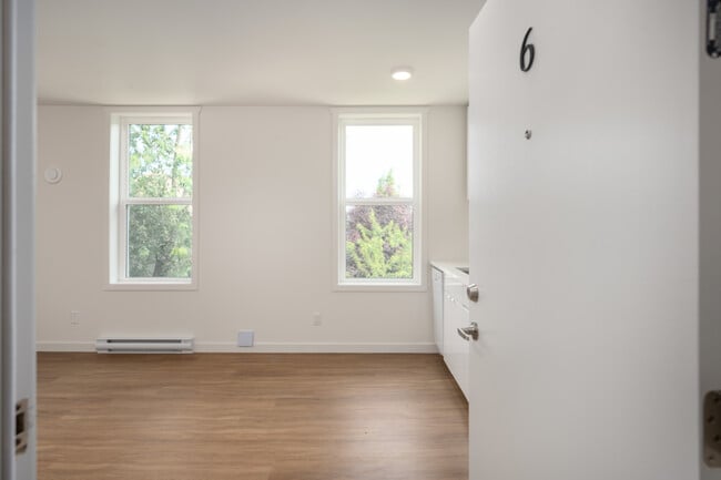 Building Photo - 549 Prideaux St