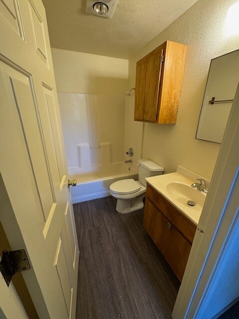 Foto del edificio - 1736 Medart Ln