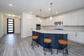 Building Photo - 23714 Sweeny Vly Dr