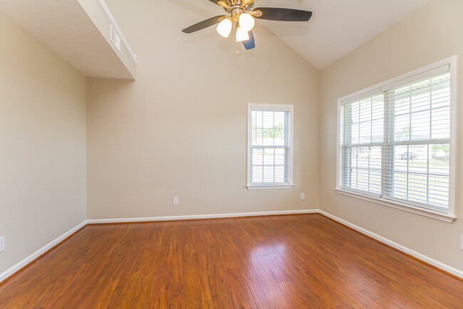 Building Photo - 703 Fruitland Ct