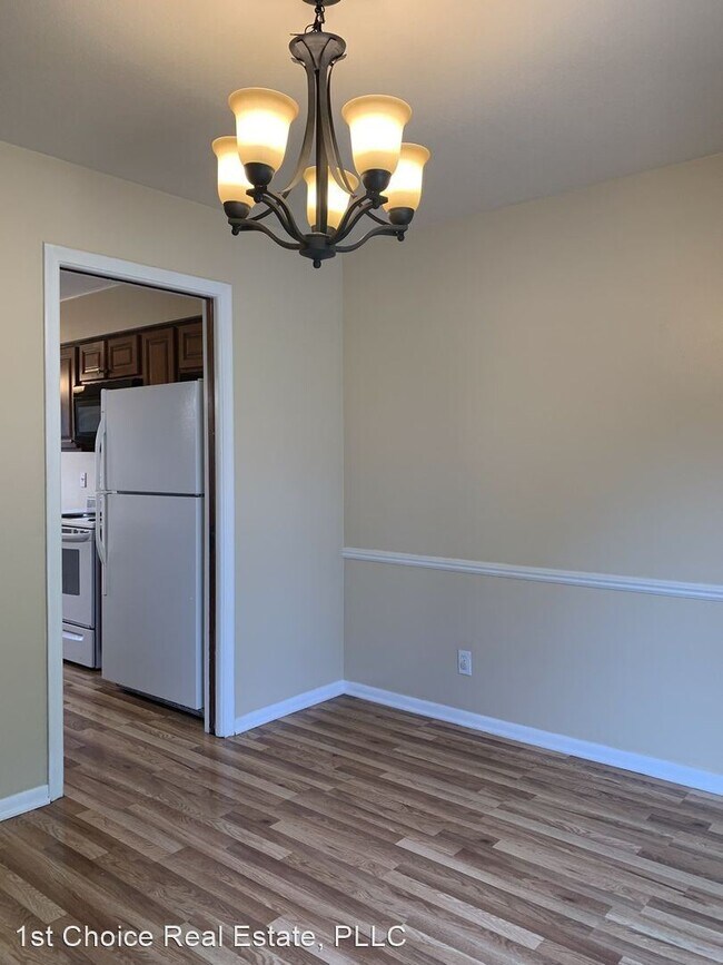 Building Photo - 3 br, 1.5 bath House - 2950 Briarwick Dr
