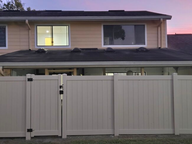 Vista trasera - 5347 Emerald Isle Dr