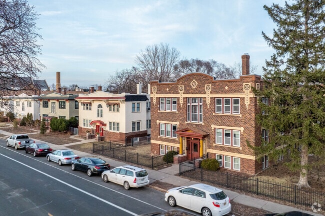 Building Photo - 3939 Chicago Ave