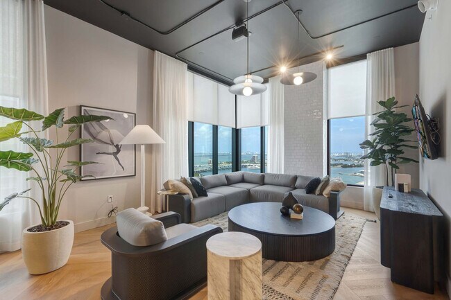 Foto del edificio - 121 NE 5th St