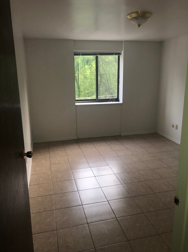 Foto del edificio - 212 Hugel Dr